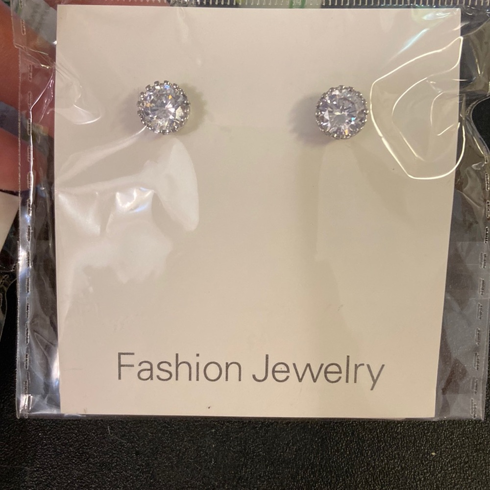 Rhinestone decor stud earrings
